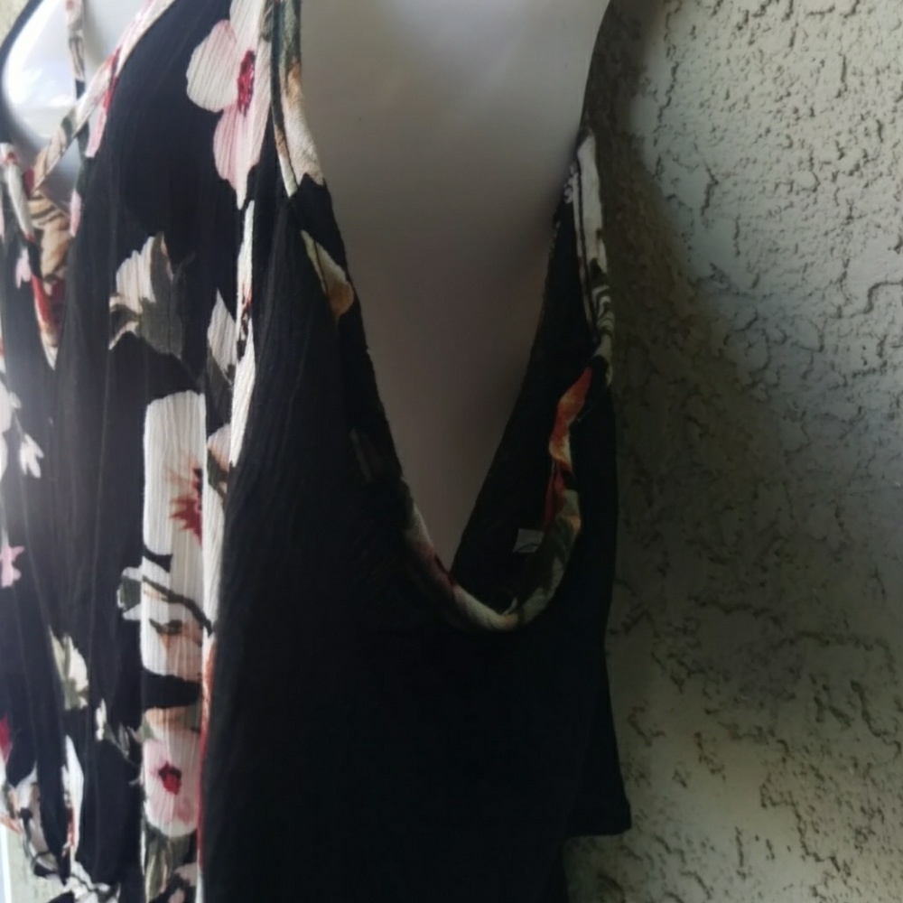 Lilian black cold shoulder flower blouse - Picture 4 of 7